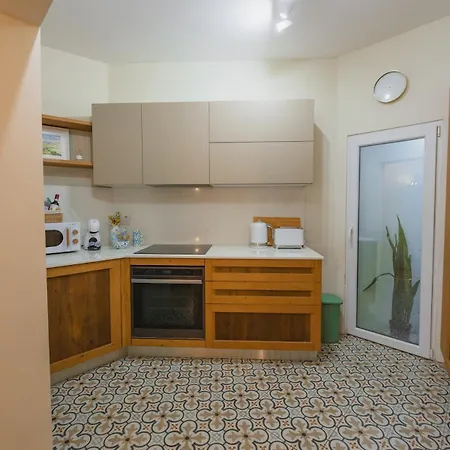Boutique House - Private Terrace Near Dome Моста